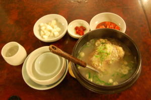 韓国　田舎旅　食事編  ２）クムコクサムゲタンの参鶏湯