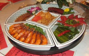 希貞ちゃんとS君の結婚披露パーティー;重慶飯店の美味しい心のこもった料理　六宝前菜